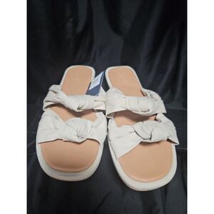 Universal Thread Light Beige Sandal  Size 10‎